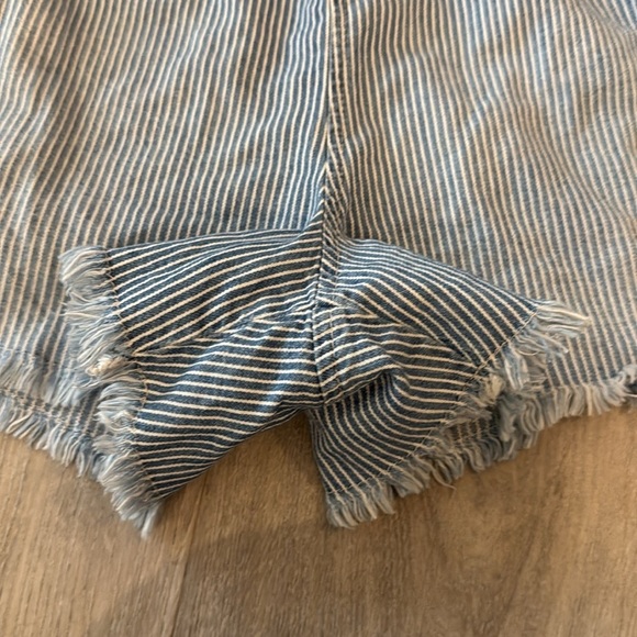 Aerie Blue Jean Shorts with Frayed Hem size small - Picture 5 of 8
